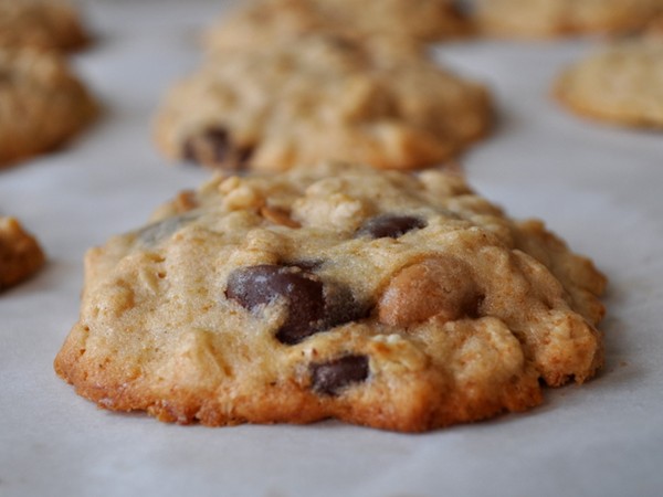 Banana oatmeal cookies with peanut butter and chocolate chips