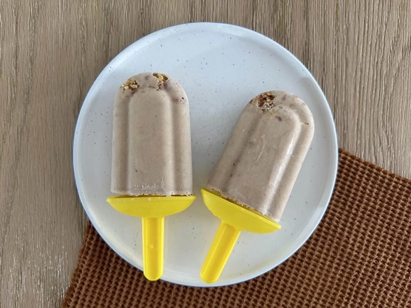 Banana-peanut butter pops