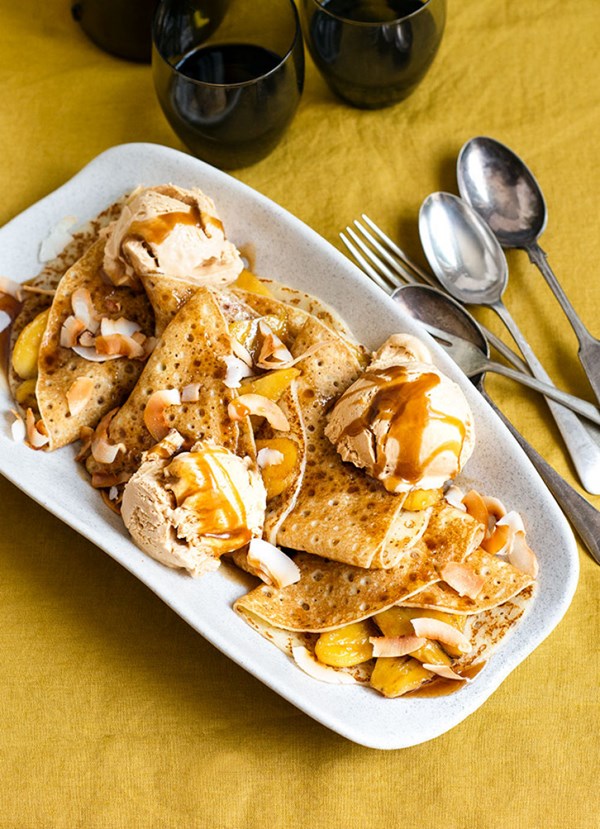 Banana rum crêpes with rum caramel ice cream