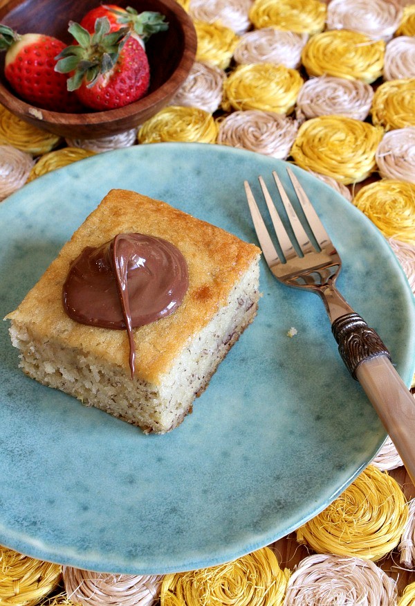 Banana snack cake with Nutella frosting