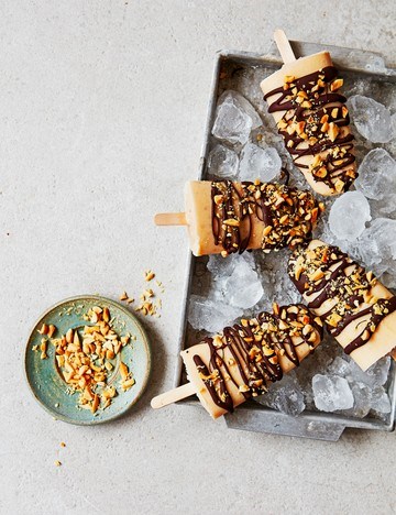 Banana split ice lollies