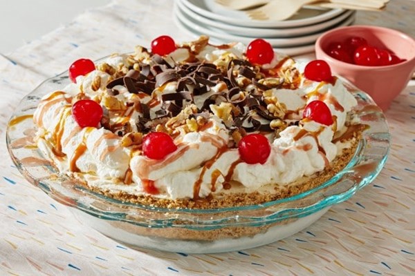Banana split sundae pie