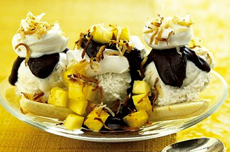 Banana split with curried chocolate-coconut sauce