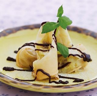 Banana spring rolls