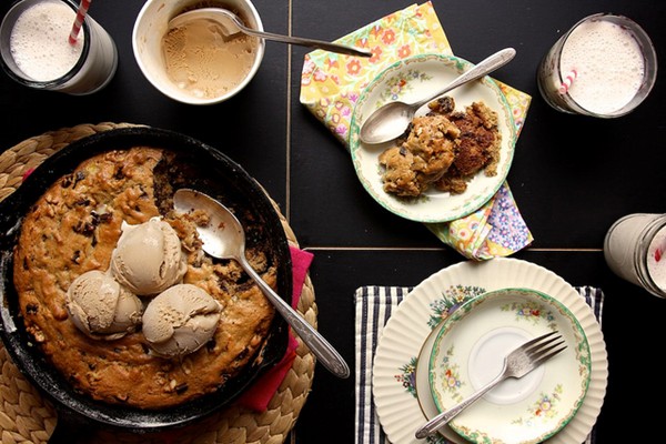 Banana, walnut & chocolate cookie cake