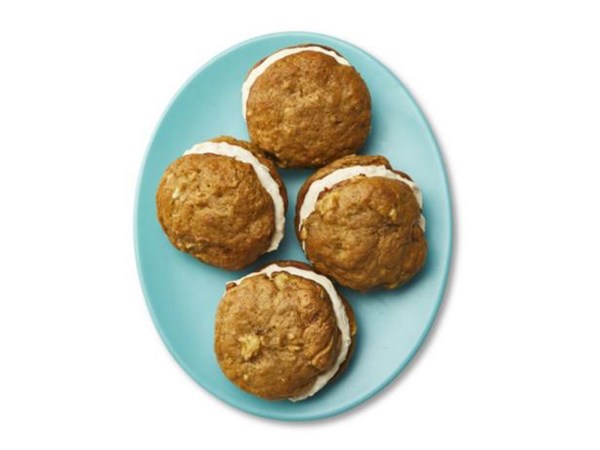 Banana whoopie pies