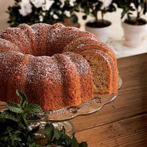 Bananas 'n' cream bundt cake