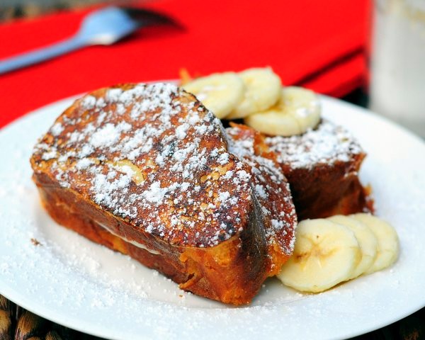 Bananas n’ cream stuffed French toast