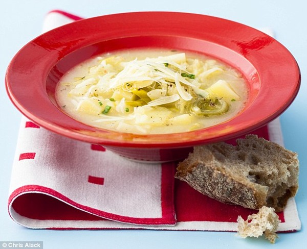 Banging apple, cider & onion soup