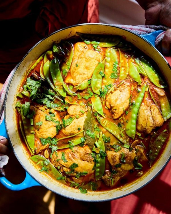 Bangladeshi chicken and mangetout curry (Sheem murghi)