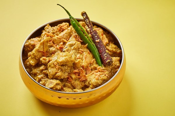 Bangladeshi yoghurt chicken curry (Doi murgi)
