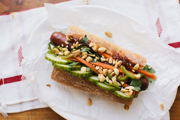 Banh mi hot dogs