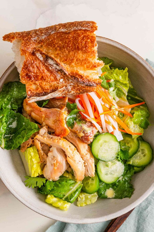 Bánh mì salad
