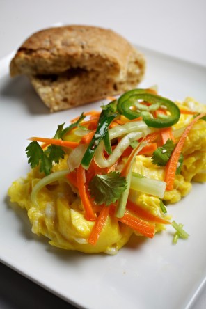 Bánh mì scrambled eggs
