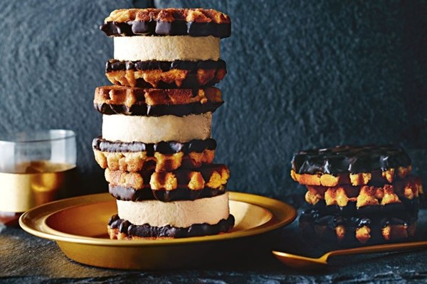 Banoffle  (cookie dough waffle with banoffee cheesecake)