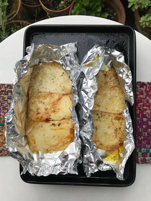 Barbecue-baked cheese with oregano and honey