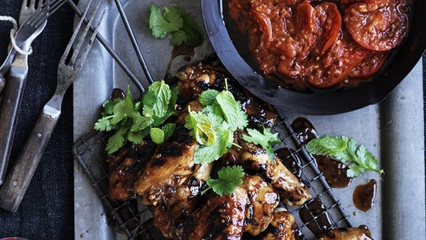 Barbecue chicken wings with spicy tomato sauce