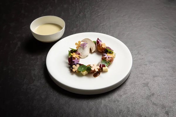 Barbecue mushrooms with garlic potatoes, bitter leaves and fourme d’Ambert