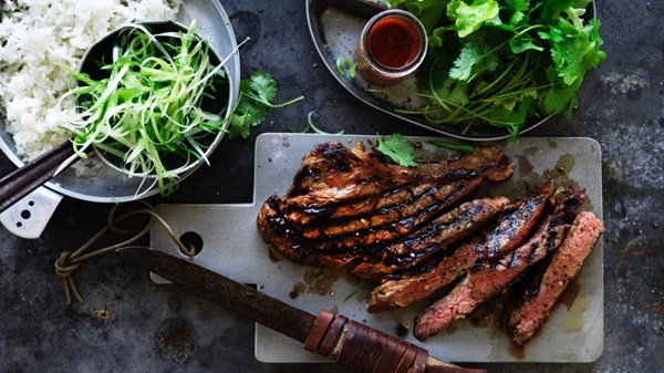 Barbecue sirloin wraps with rice and sriracha sauce 