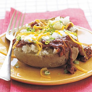 Barbecue-stuffed potatoes