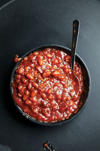 Barbecued baked beans