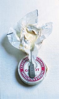 Barbecued Camembert cheese (Camembert au barbecue)