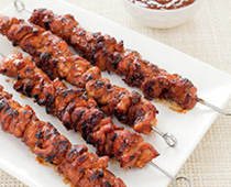 Barbecued chicken kebabs