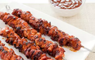 Barbecued chicken kebabs