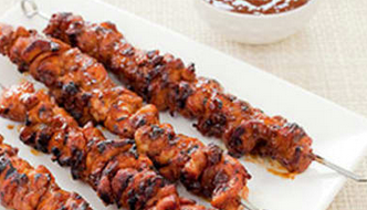 Barbecued chicken kebabs