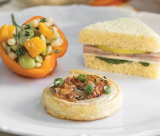 Barbecued chicken, mushroom & cheddar pastries