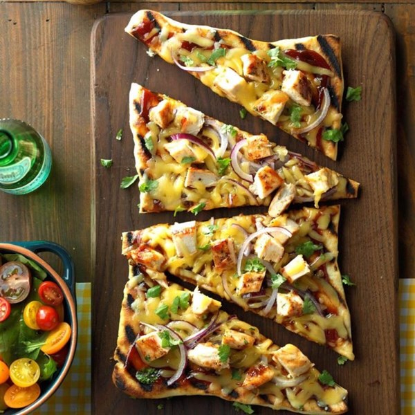 Barbecued chicken pizzas