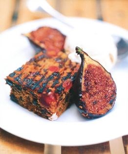 Barbecued figs on toasted Christmas cake with ice cream