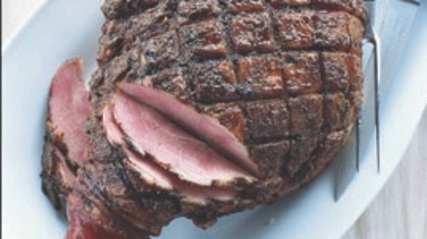 Barbecued ham with a spiced beer glaze