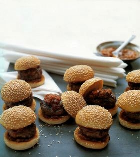 Barbecued hamburgers for a crowd