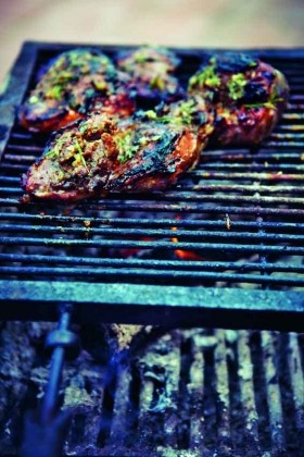 Barbecued lamb with honey, mustard, garlic and rosemary