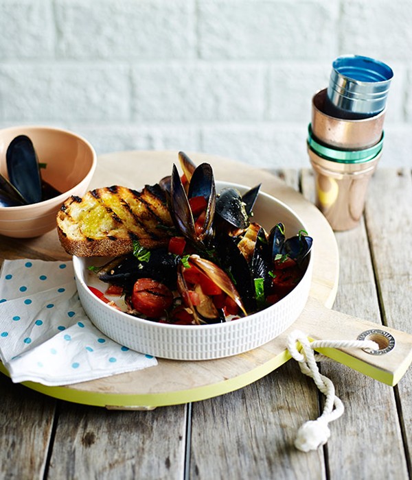 Barbecued mussels with chorizo and toast