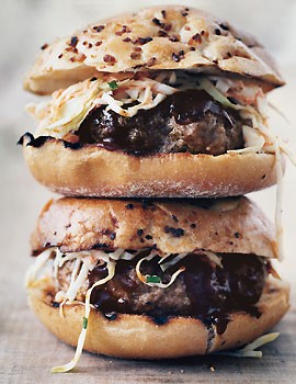Barbecued pork burgers with slaw