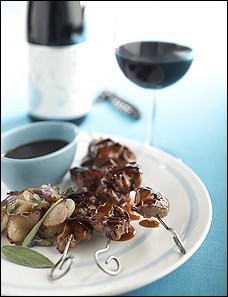 Barbecued turkey skewers with caramelized sage onions