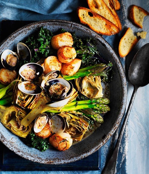 Barigoule of artichoke, asparagus and kale with scallops and clams