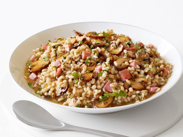 Barley risotto with ham and mushrooms