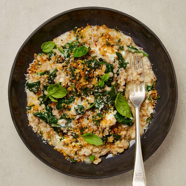 Barley risotto with lemon, spinach and breadcrumbs