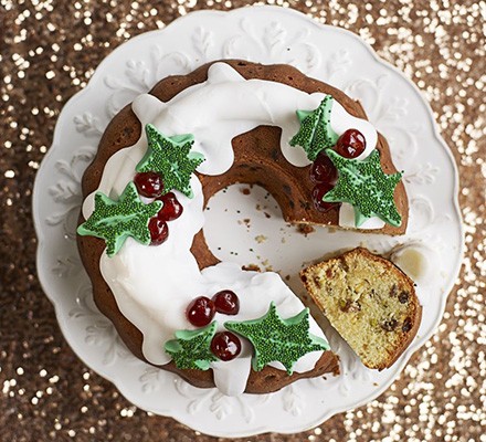 Barney Desmazery's stollen wreath cake