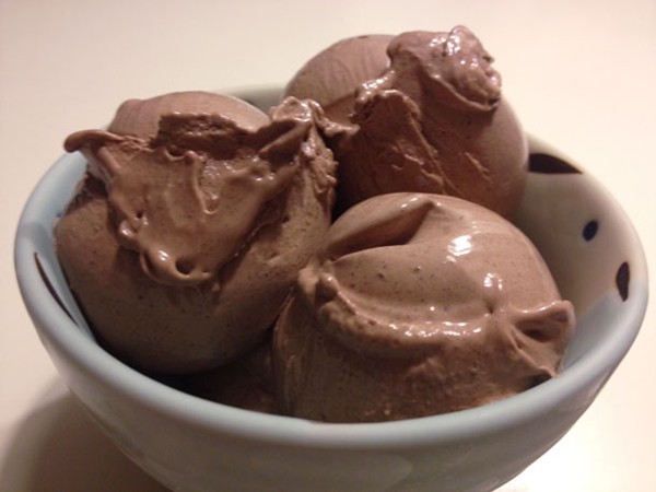(Basic but fantastic) dark chocolate ice cream