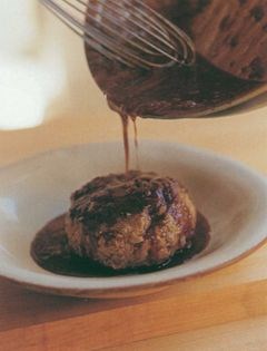 Basic red wine pan sauce for hamburgers or steaks