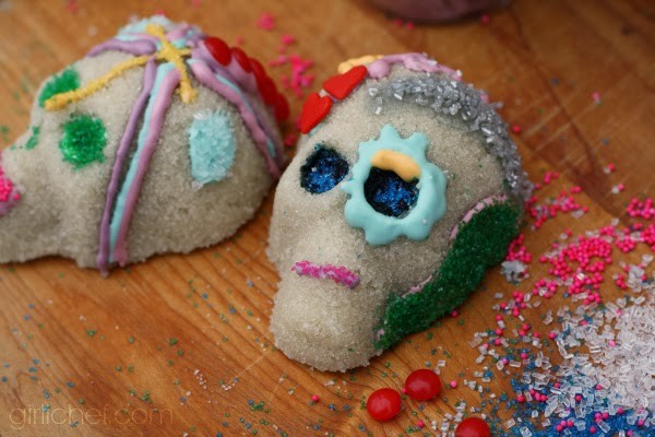 Basic sugar skulls with royal icing