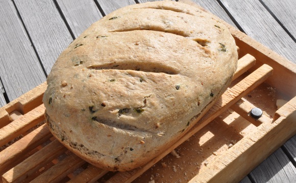 Basil and toasted walnut bread