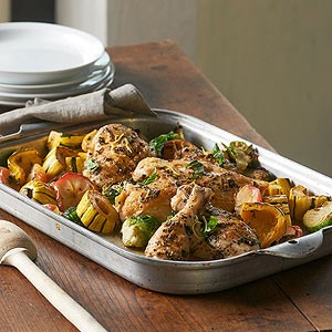 Basil chicken with sprouts, squash, and apple