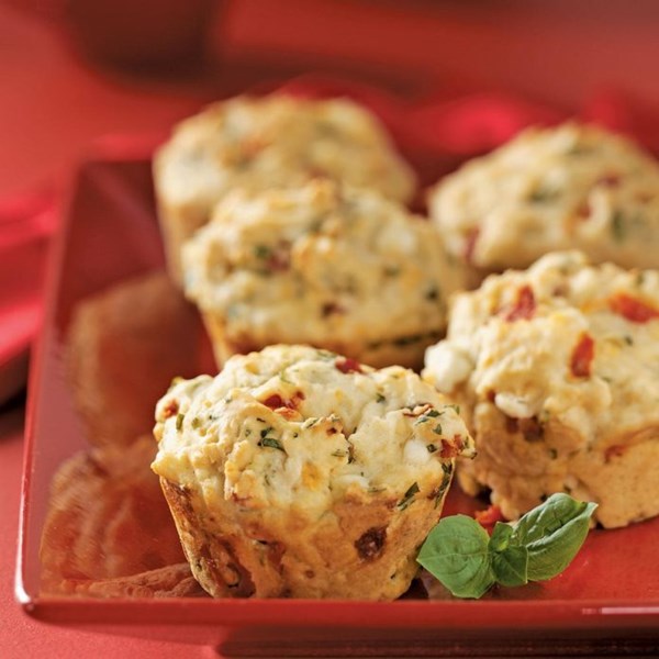 Basil, feta & roasted pepper muffins