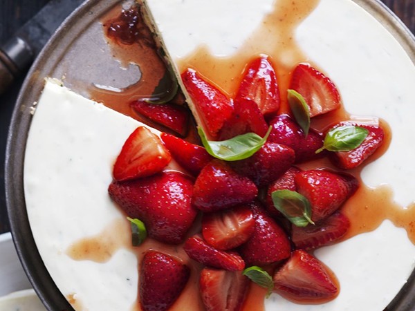 Basil, lime and strawberry cheesecake
