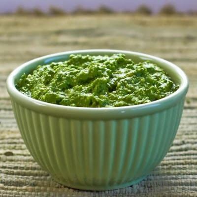 Basil pesto with lemon (And ten ideas for using basil pesto)